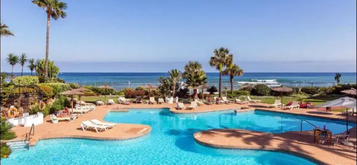 Alquiler a corto plazo de apartamento en planta baja en Puerto Banús 0