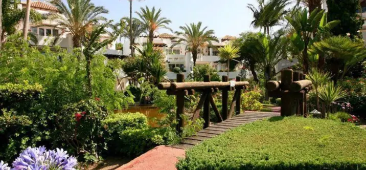 Alquiler a corto plazo de apartamento en planta baja en Puerto Banús 1