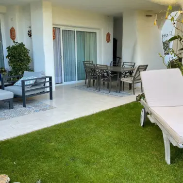 Alquiler a corto plazo de apartamento en planta baja en Puerto Banús