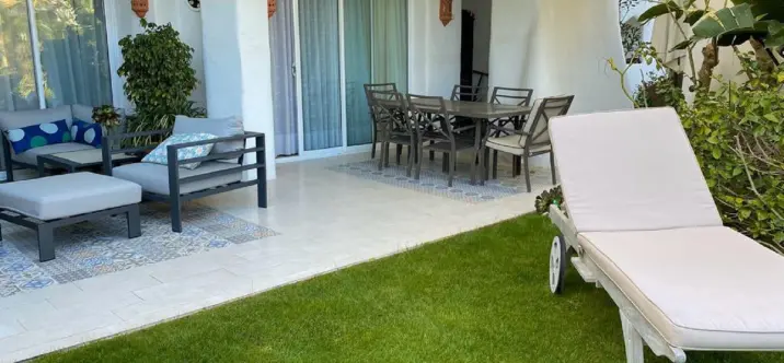 Alquiler a corto plazo de apartamento en planta baja en Puerto Banús 2