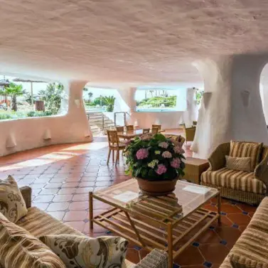 Alquiler a corto plazo de apartamento en planta baja en Puerto Banús