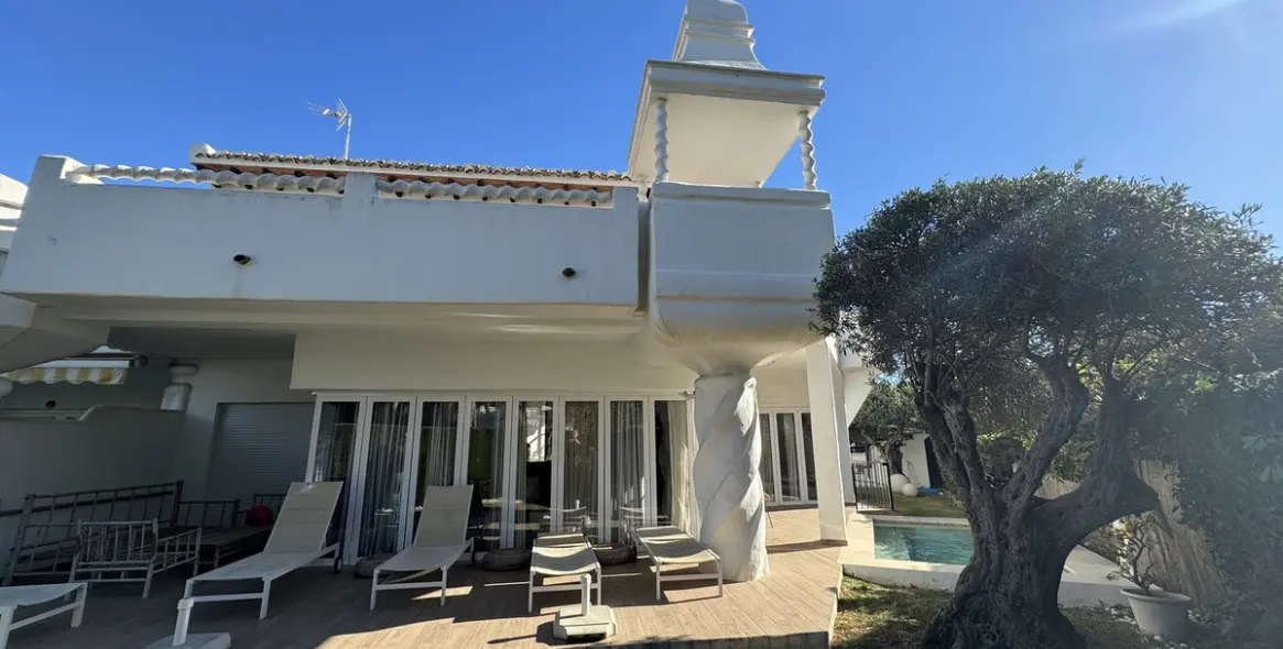 Краткосрочная аренда  отдельно стоящей виллы в Bahía de Marbella 1