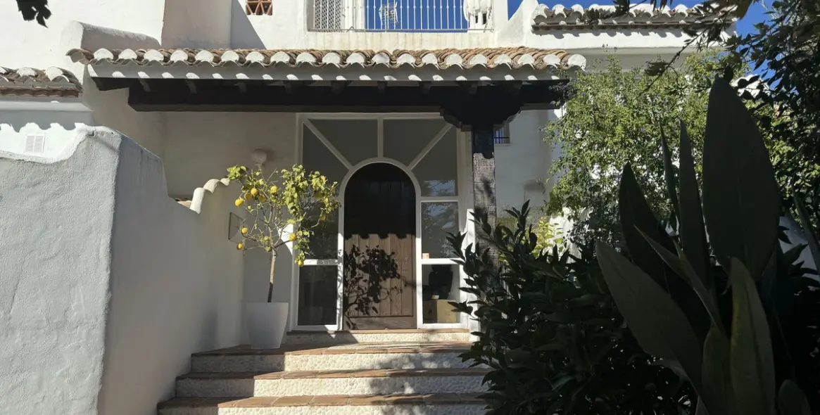 Краткосрочная аренда  отдельно стоящей виллы в Bahía de Marbella 2