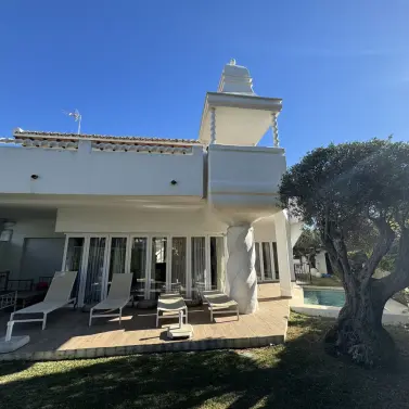 Alquiler a corto plazo de villa independiente en Bahía de Marbella