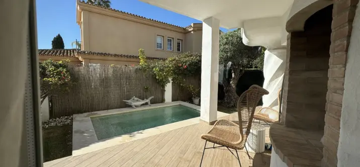 Alquiler a corto plazo de villa independiente en Bahía de Marbella 2