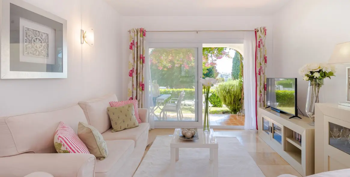 Short-term rent of ground floor apartment in El Paraiso 2