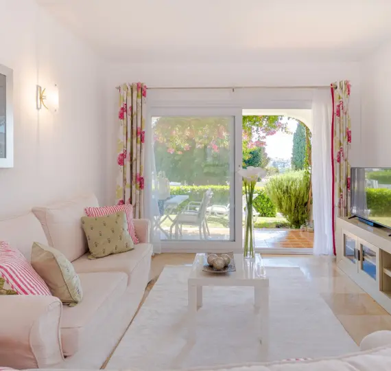 Short-term rent of ground floor apartment in El Paraiso