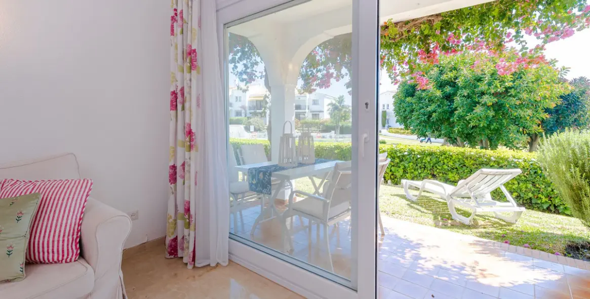 Short-term rent of ground floor apartment in El Paraiso 3