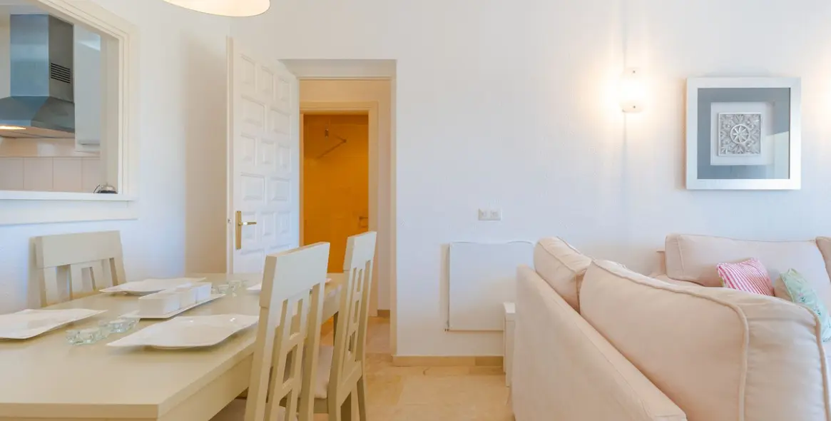 Short-term rent of ground floor apartment in El Paraiso 4