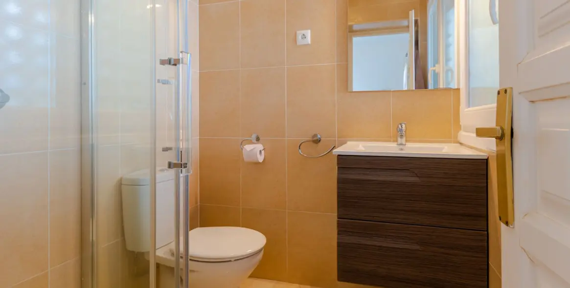 Short-term rent of ground floor apartment in El Paraiso 7