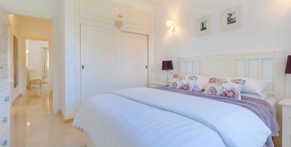 Short-term rent of ground floor apartment in El Paraiso 9