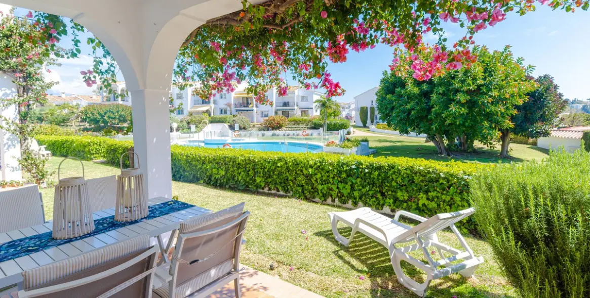 Short-term rent of ground floor apartment in El Paraiso 12