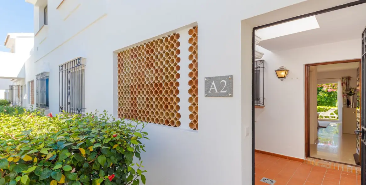 Short-term rent of ground floor apartment in El Paraiso 13