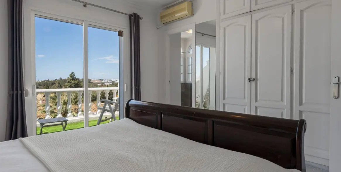 Short-term rent of semi-detached house in El Chaparral 5