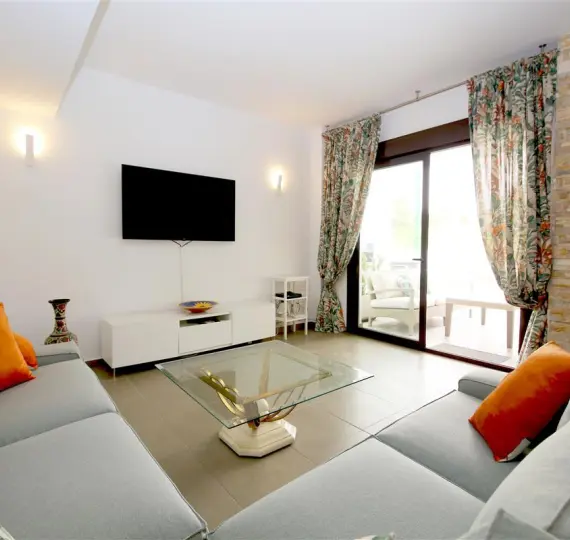 Краткосрочная аренда дома на две семьи в Estepona