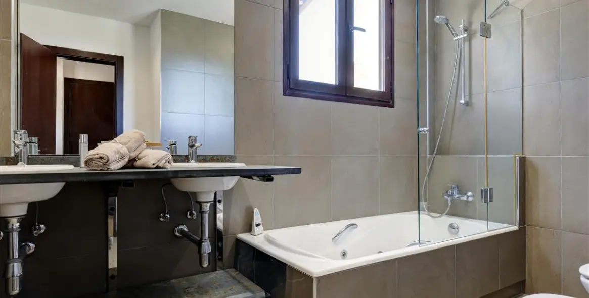 Краткосрочная аренда дома на две семьи в Estepona 7