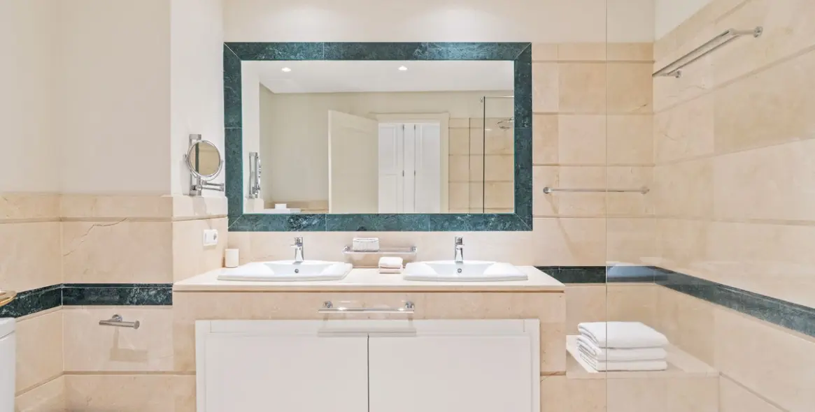 Краткосрочная аренда апартаментов на первом этаже в Bahía de Marbella 12