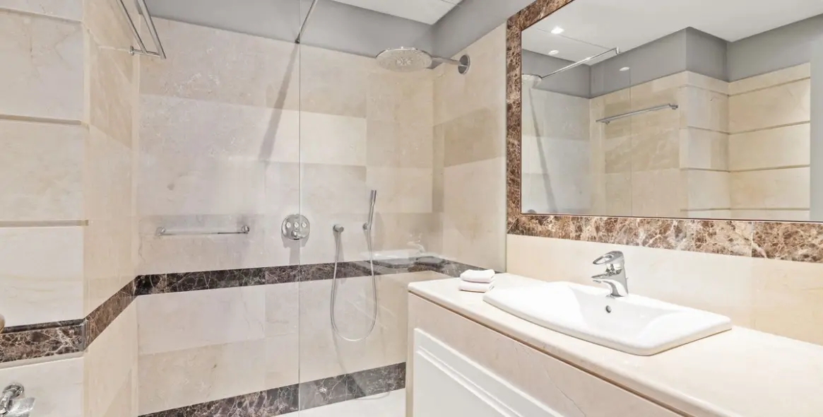 Краткосрочная аренда апартаментов на первом этаже в Bahía de Marbella 16