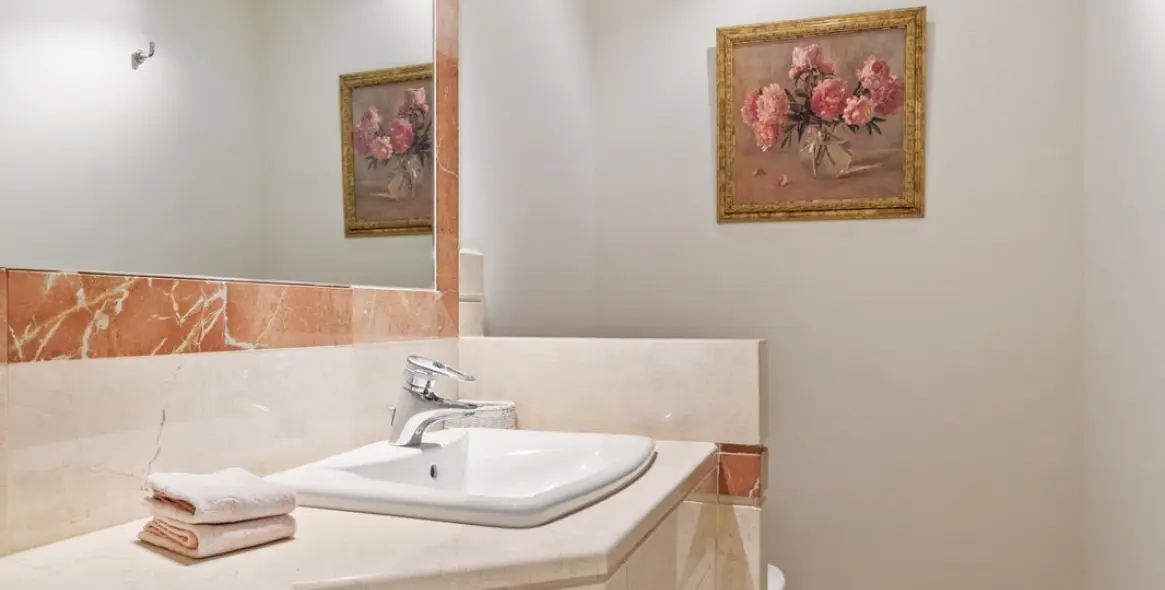 Краткосрочная аренда апартаментов на первом этаже в Bahía de Marbella 23