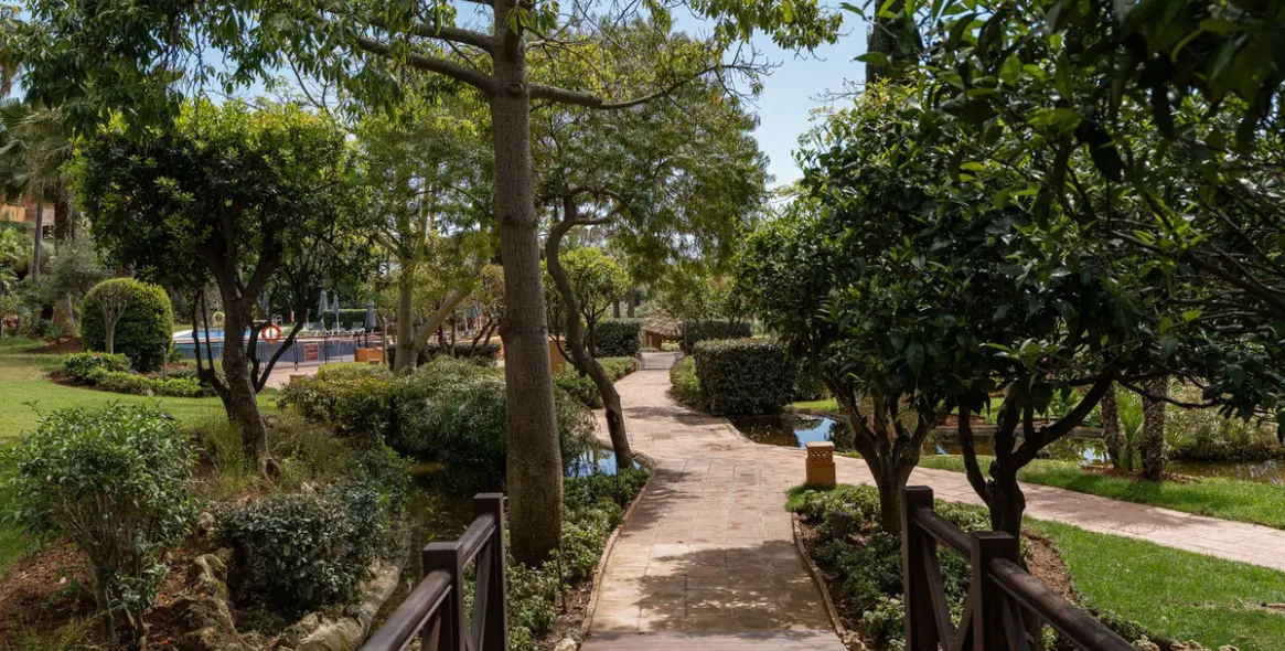 Краткосрочная аренда апартаментов на первом этаже в Bahía de Marbella 26