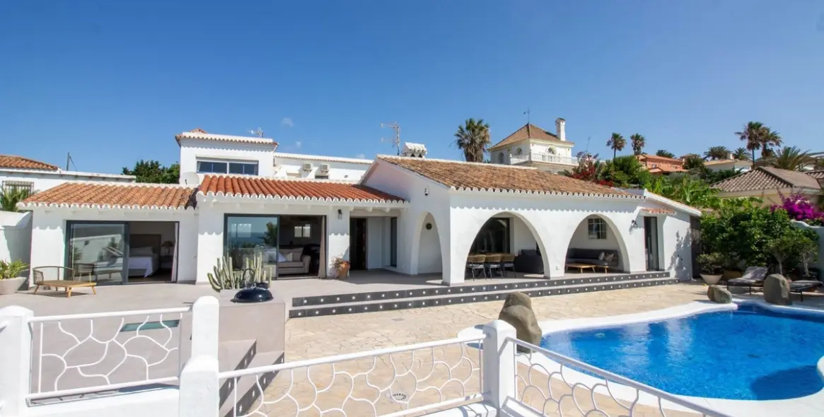 Long-term rent of detached villa in Punta Chullera 1