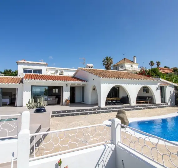 Long-term rent of detached villa in Punta Chullera