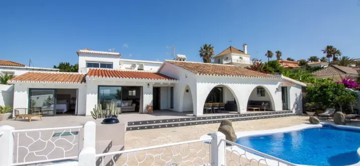 Long-term rent of detached villa in Punta Chullera 0