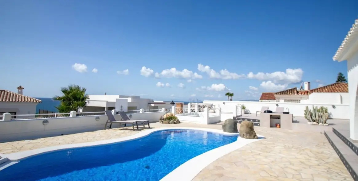 Long-term rent of detached villa in Punta Chullera 2