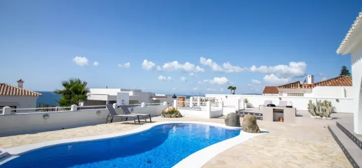 Long-term rent of detached villa in Punta Chullera 1