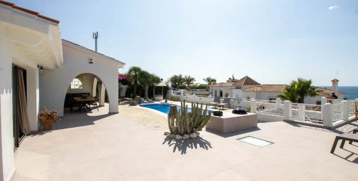 Long-term rent of detached villa in Punta Chullera 3
