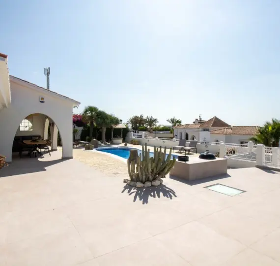 Long-term rent of detached villa in Punta Chullera