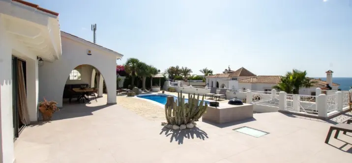 Long-term rent of detached villa in Punta Chullera 2