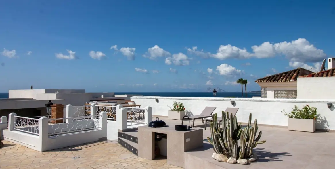 Long-term rent of detached villa in Punta Chullera 4