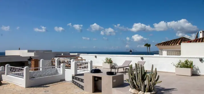 Long-term rent of detached villa in Punta Chullera 3