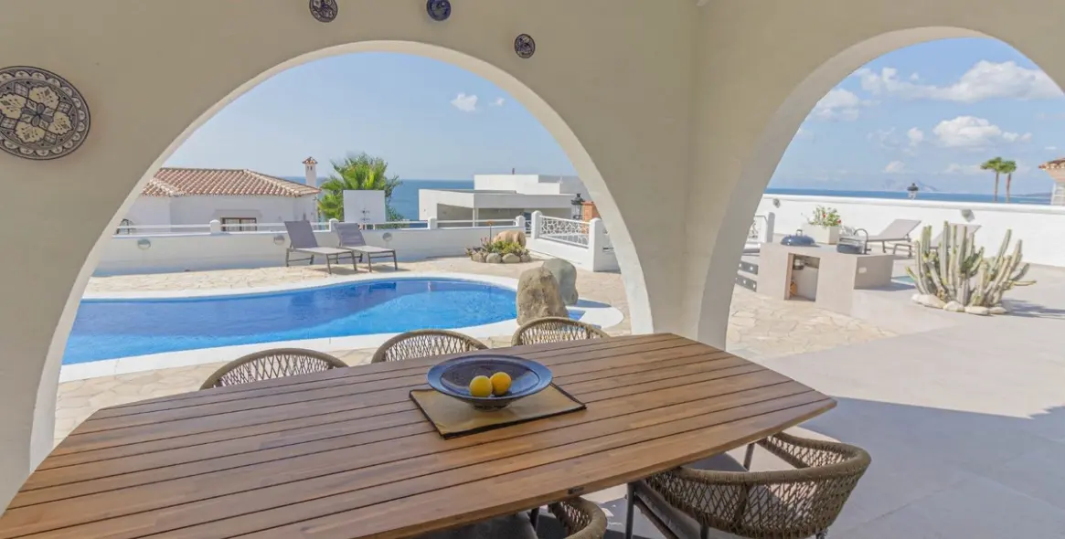 Long-term rent of detached villa in Punta Chullera 6