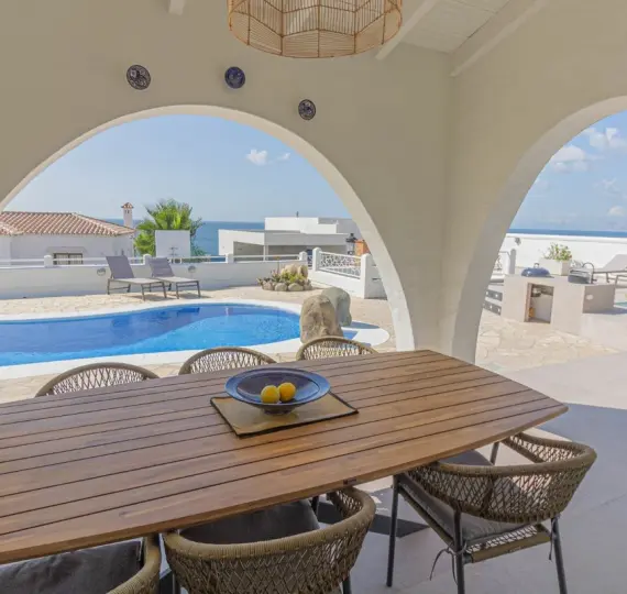 Long-term rent of detached villa in Punta Chullera