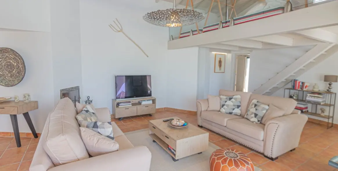 Long-term rent of detached villa in Punta Chullera 10