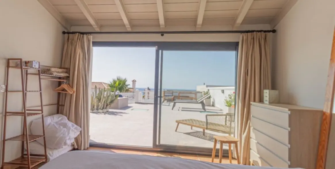 Long-term rent of detached villa in Punta Chullera 15