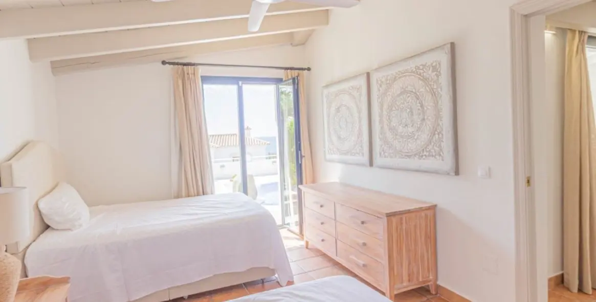 Long-term rent of detached villa in Punta Chullera 17