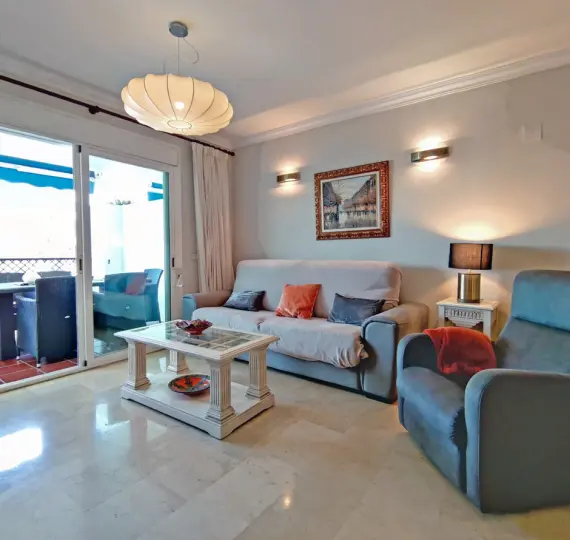 Middle floor apartment R5144254