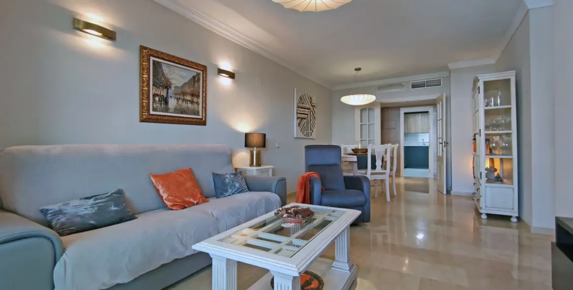 Long-term rent of middle floor apartment in Puerto Banús 21