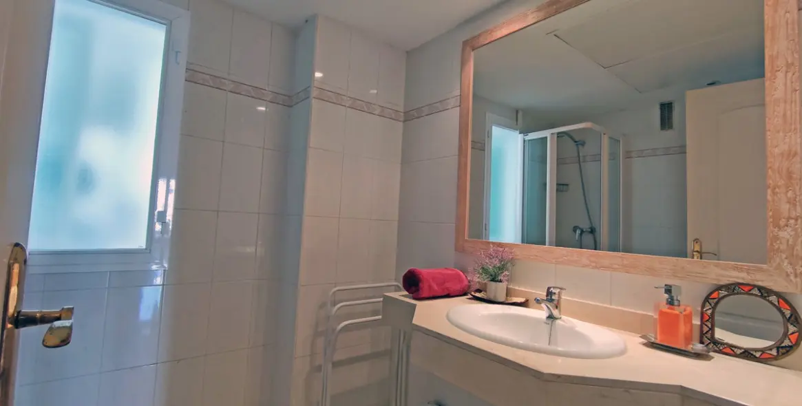 Long-term rent of middle floor apartment in Puerto Banús 26