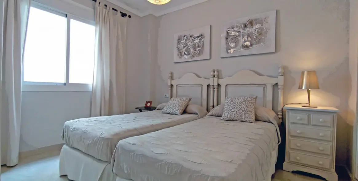 Long-term rent of middle floor apartment in Puerto Banús 29