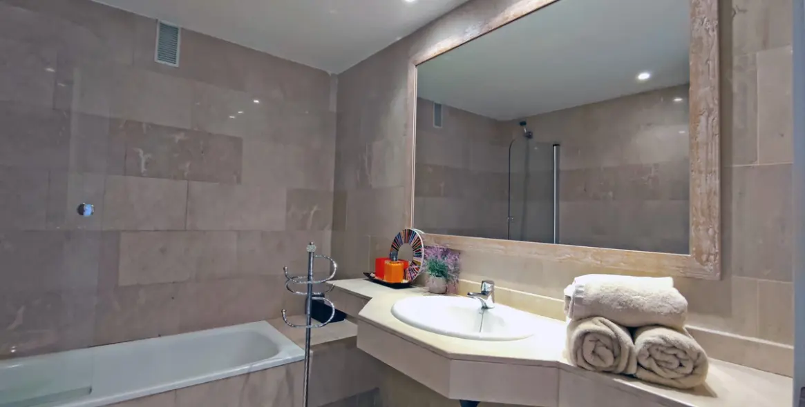 Long-term rent of middle floor apartment in Puerto Banús 31