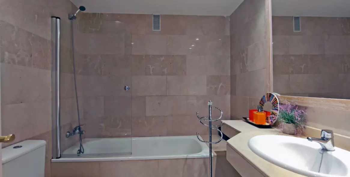 Long-term rent of middle floor apartment in Puerto Banús 32