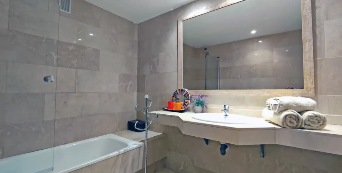 Long-term rent of middle floor apartment in Puerto Banús 34