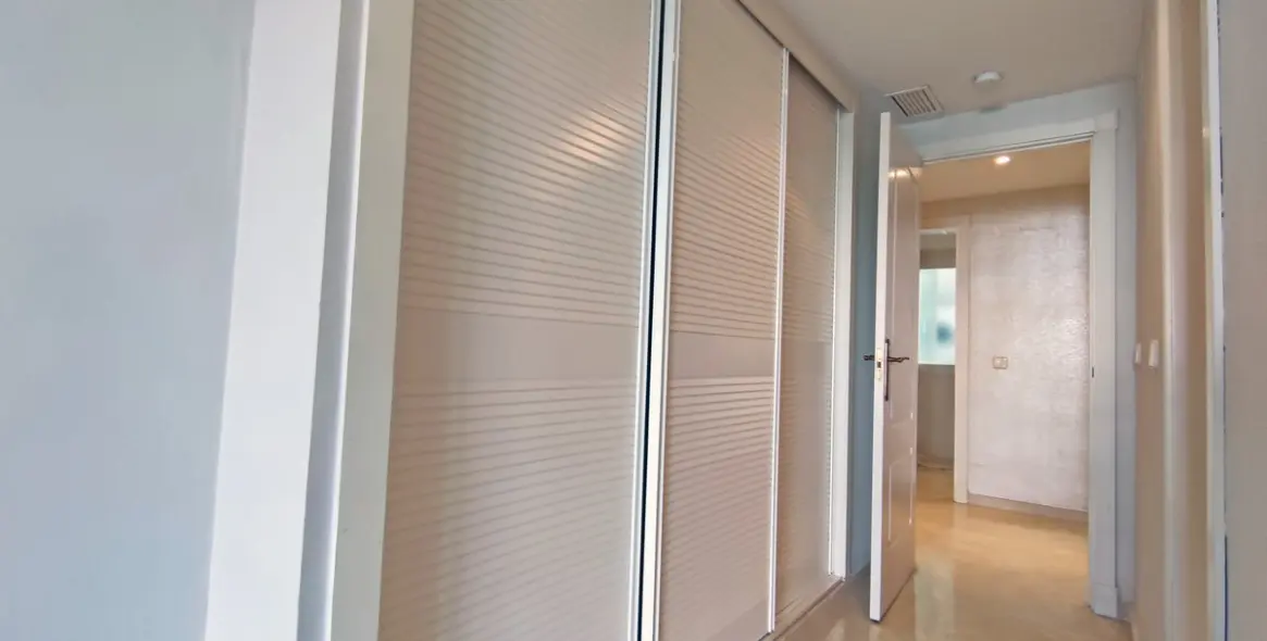 Long-term rent of middle floor apartment in Puerto Banús 36