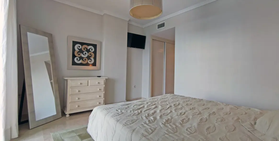 Long-term rent of middle floor apartment in Puerto Banús 38