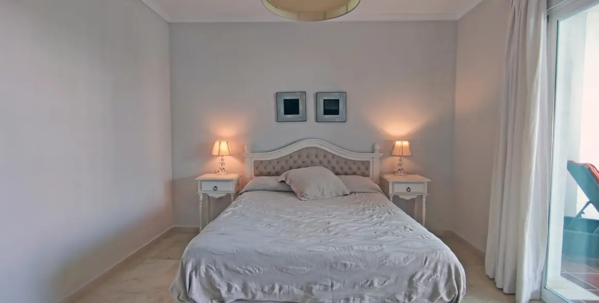 Long-term rent of middle floor apartment in Puerto Banús 39