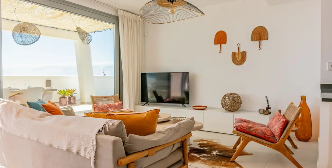 Short-term rent of penthouse in Estepona 3